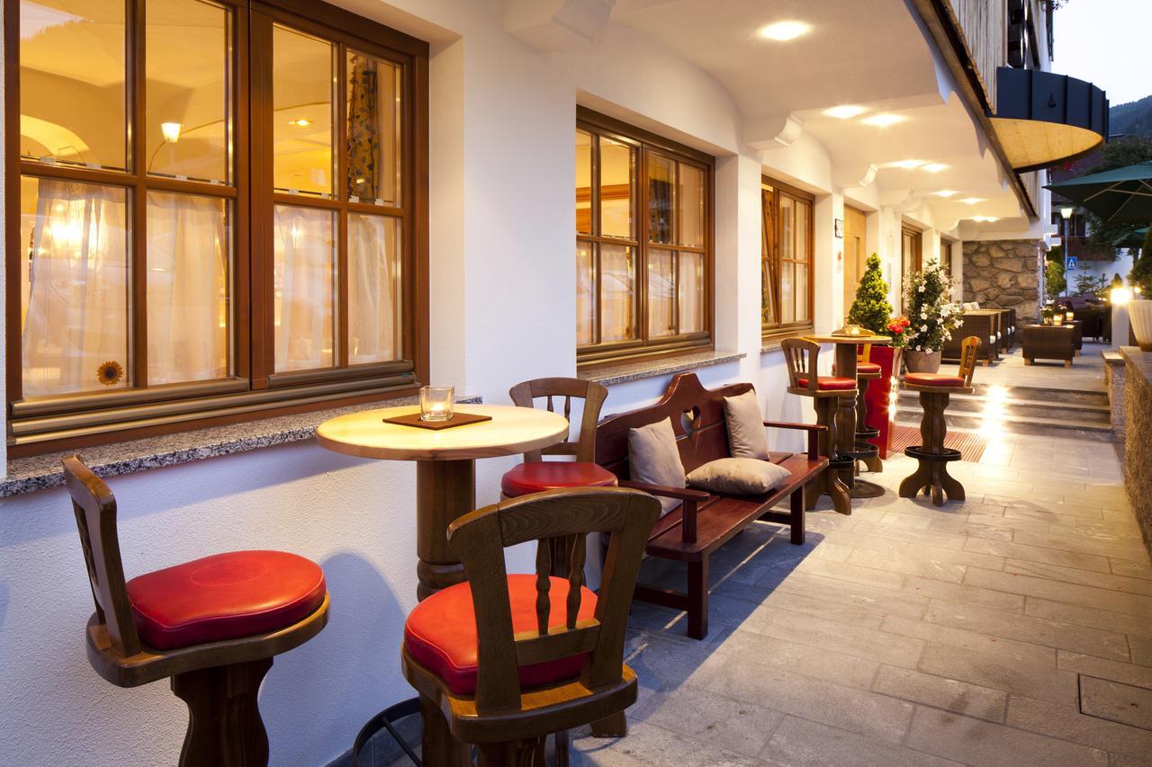 Hotel Christian Corvara In Badia Dış mekan fotoğraf