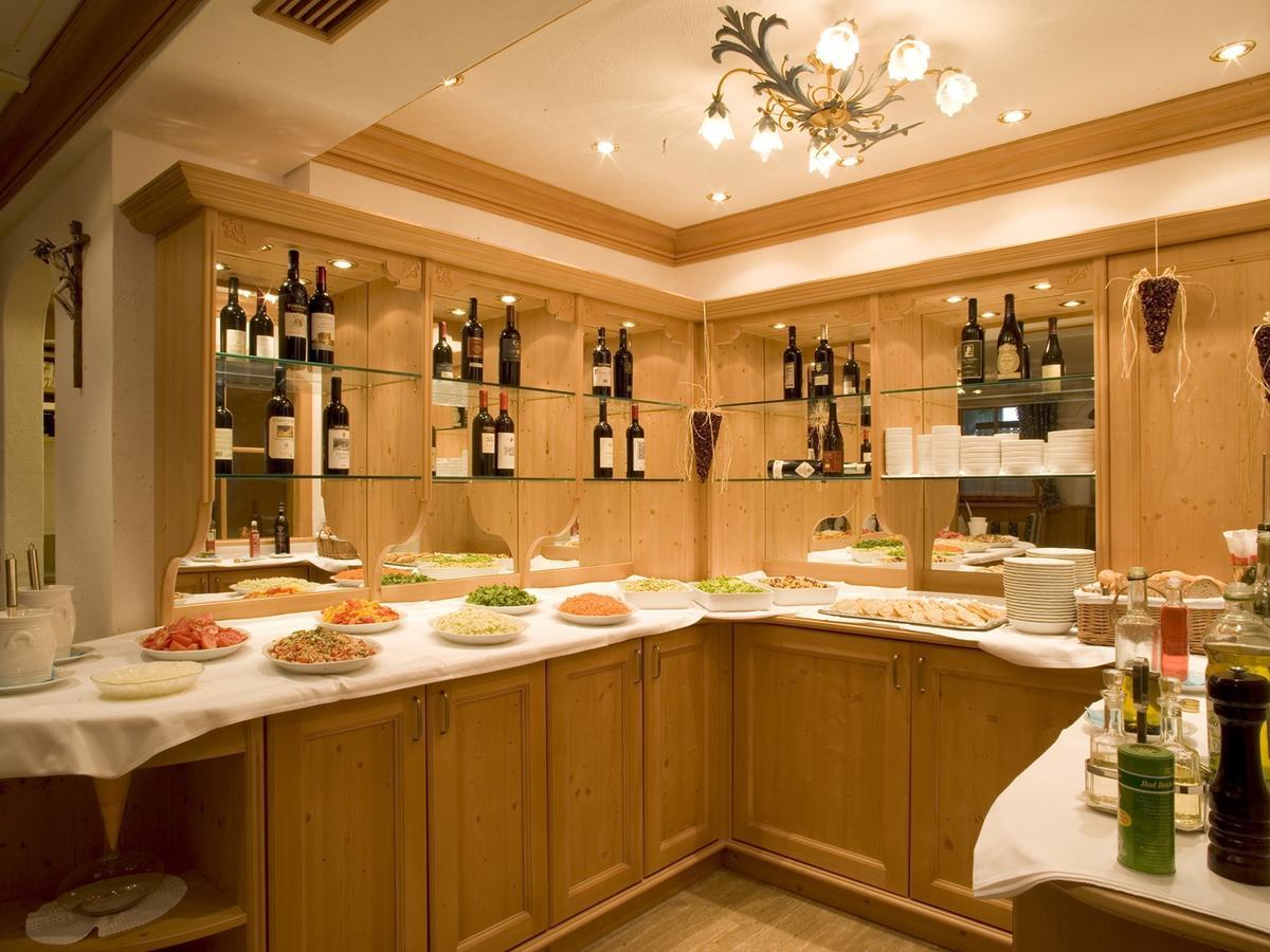 Hotel Christian Corvara In Badia Dış mekan fotoğraf