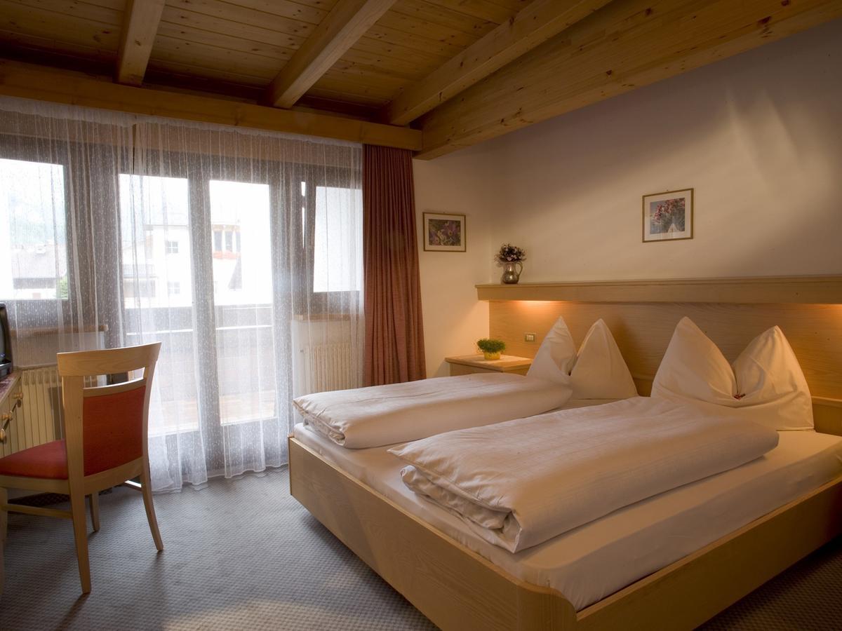 Hotel Christian Corvara In Badia Dış mekan fotoğraf