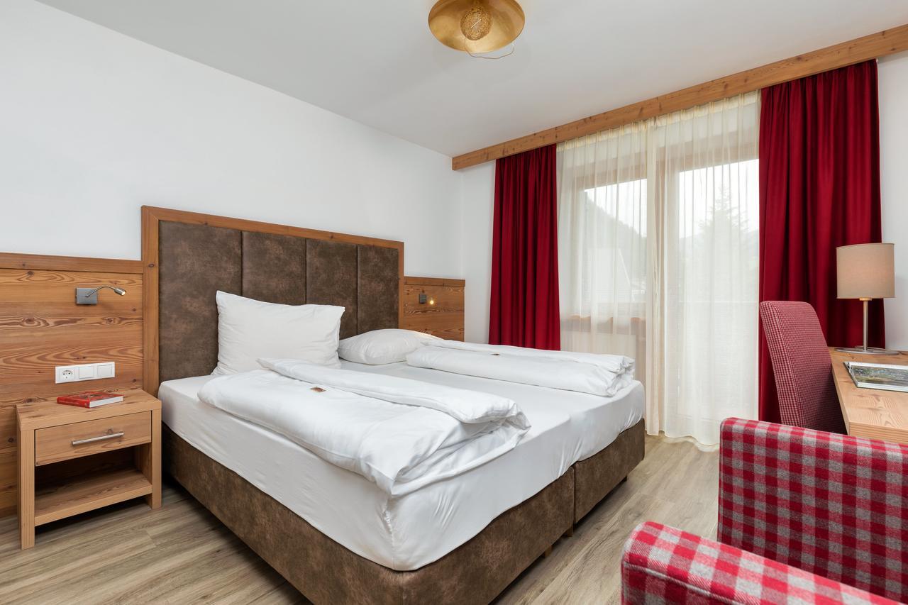 Hotel Christian Corvara In Badia Dış mekan fotoğraf