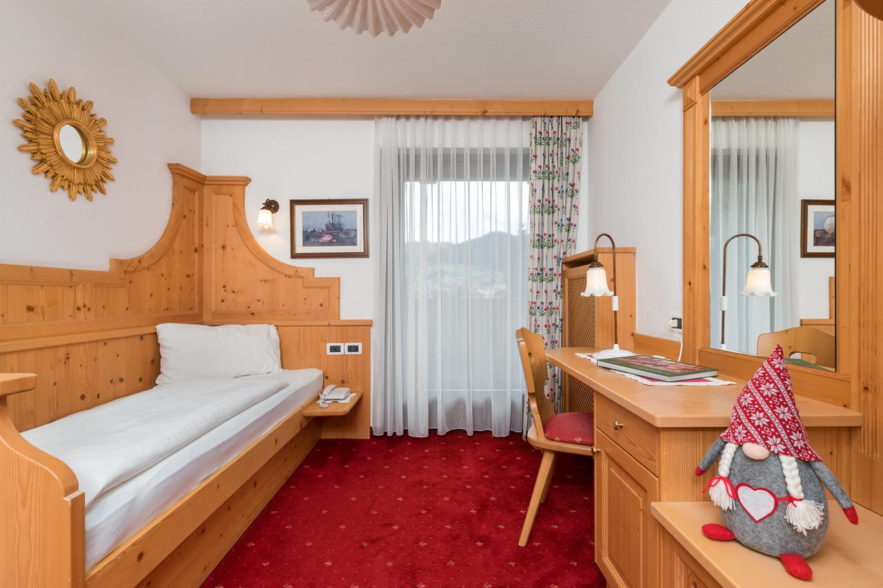Hotel Christian Corvara In Badia Dış mekan fotoğraf